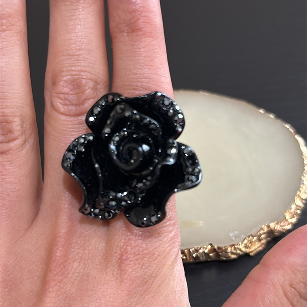 Sparkly black rose ring Size 7